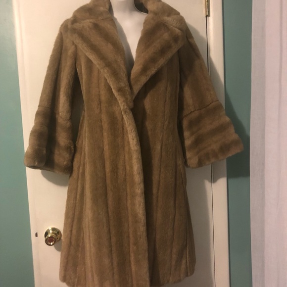 Vintage Jackets & Blazers - Beautiful Vintage Faux Fur Coat